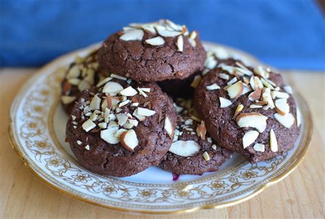 Make almond cookies with this easy recipe for the best tasting homemade almond cookies ever. Playing with Flour: Chocolate amaretti cookies