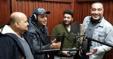 وانده بصوت مبحوح على حلم كان مسموح. قبل طرحها..تعرف على كلمات دويتو "زحمة الأيام" لمصطفي قمر ...