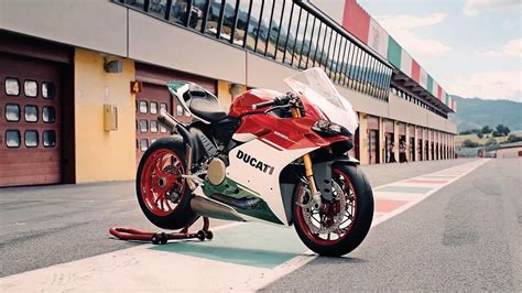 Ducati Is Giving The World One Last Taste Of The L Twins By Unveiling