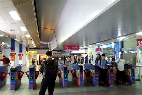 Bangsar es una estación de tránsito rápido ligero (lrt) en la línea kelana jaya ubicada en bangsar, kuala lumpur. Menara Maybank Shah Alam - Tautan o