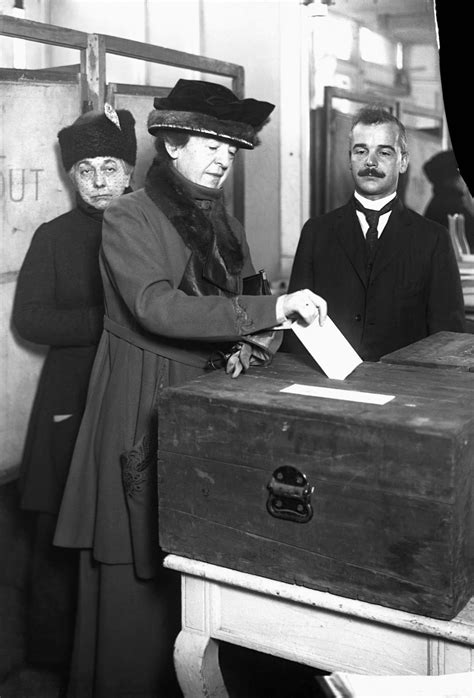 Rarely Seen Photos Of The First Women Voters In 1920 Readers Digest