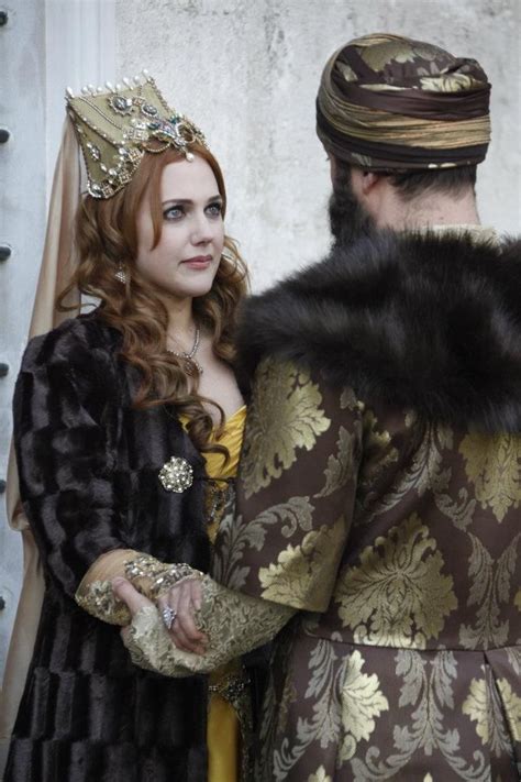 Ödül aldığı törenlerde dizi sürelerine isyan eden muhteşem yüzyıl'ın hürrem sultan'ı meryem uzerli, pazar günü berlin'e gidip dönmedi. Sultan Süleyman (Halit Ergenç) & Hürrem Sultan (Meryem ...