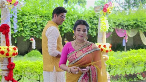 Tomader Rani Watch Episode 18 Anik Kumus Marital Woes On Disney Hotstar