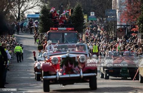 Christmas Parade Car Photos And Premium High Res Pictures Getty Images