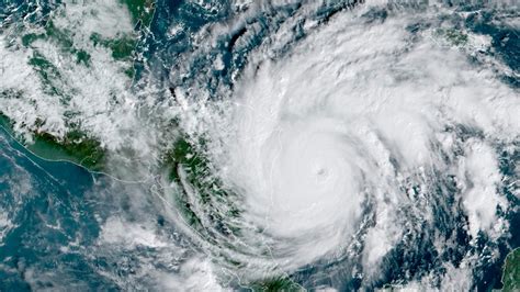 El servicio meteorológico nacional ( . El huracán Iota alcanzó categoría 4 y se acerca a ...