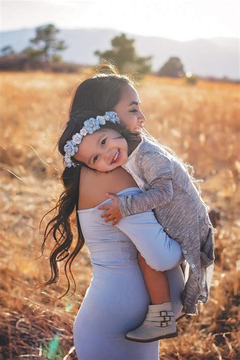 10 Stylish Maternity Photo Ideas With Siblings 2020