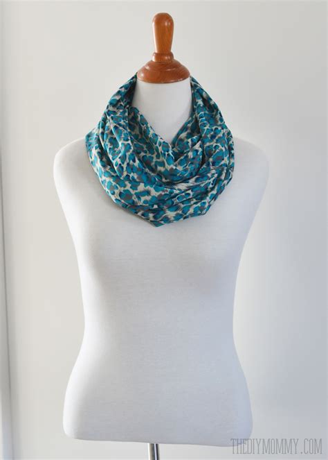 Make An Easy 15 Minute Infinity Scarf The Diy Mommy