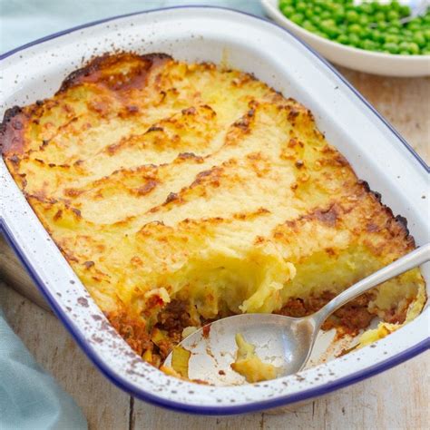 Served with peas and link for making the vegetarian gravy. Quorn Shepherd's Pie - Easy Peasy Foodie