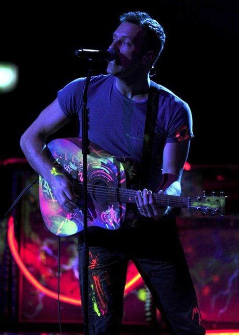 Glowing In The Dark As Only Chris Can Chris Martin Coldplay Coldplay Chris Coldplay Band