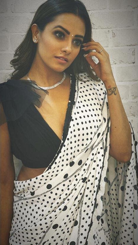 40 hot photos of anita hassanandani in saree wiki bio tv shows photoshoots instagram