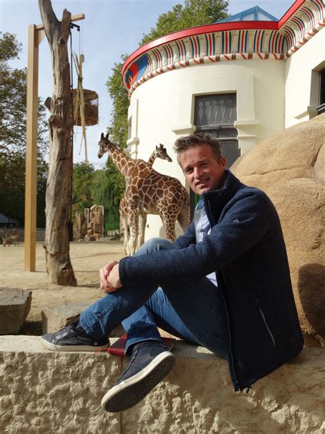 In de laatste aflevering van zijn gelijknamige reportagereeks brengt hij het verhaal over de 'vliegende bommen' in kaart, waarmee de duitsers aan. Arnout Hauben werkt aan nieuw programma voor Eén over ZOO ...