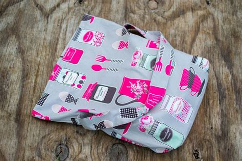 1 Yard Magic Messenger Bag From Lecien Fabrics Free Pattern Duffle
