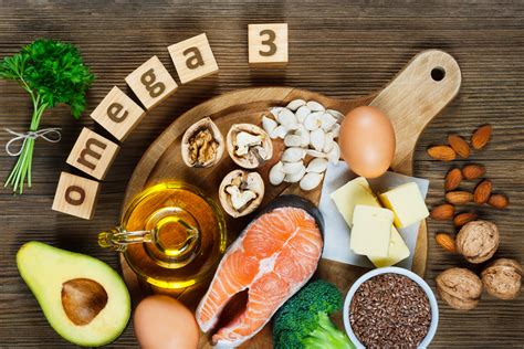Los ácidos grasos omega 6, en tanto que nutriente utilizado por los seres humanos y otras especies animales, se relacionan con la actividad física, el crecimiento del cuerpo y la regulación de los procesos inflamatorios de nuestro organismo, incluyendo la reparación de los tejidos. How to Get More Omega 3 Fats and Less Omega 6 Fats - Dr. Ann Wellness