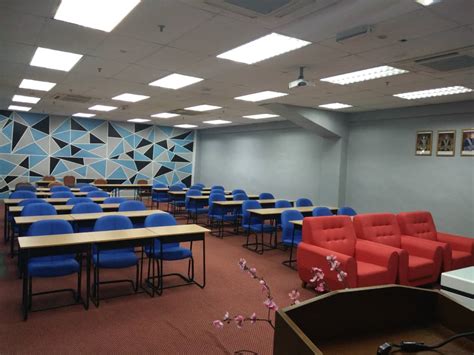 The university of malaya derives its name from the term 'malaya' as the country was then known. PEJABAT PENYELIDIKAN, JARINGAN INDUSTRI, MASYARAKAT DAN ALUMNI