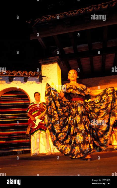 Mexico Puerto Vallarta Mexican Fiesta Dancers Stock Photo Alamy