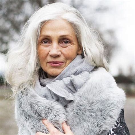 Cheveux blancs en carré long Ageless Style, Ageless Beauty, Beautiful