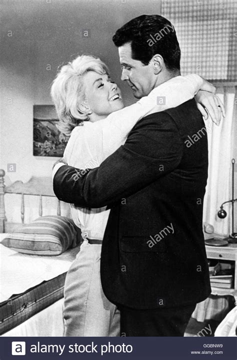 Bella spewack , sam spewack , leo mccarey , mehr. Eine Zuviel Im Bett Move Stock Photos & Eine Zuviel Im ...