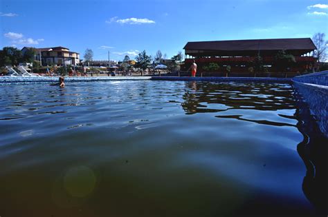 Prima sâmbătă a lunii iunie a fost una călduroasă, ceea ce a semnat deschiderea sezonului de baie în lacurile de la ocna sibiului. Lacuri Naturale Ocna Sibiului