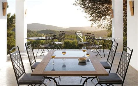 Sono creati appositamente per resistere agli agenti atmosferici senza rovinarsi. Le sedie per esterni in ferro battuto Saint Tropez ...