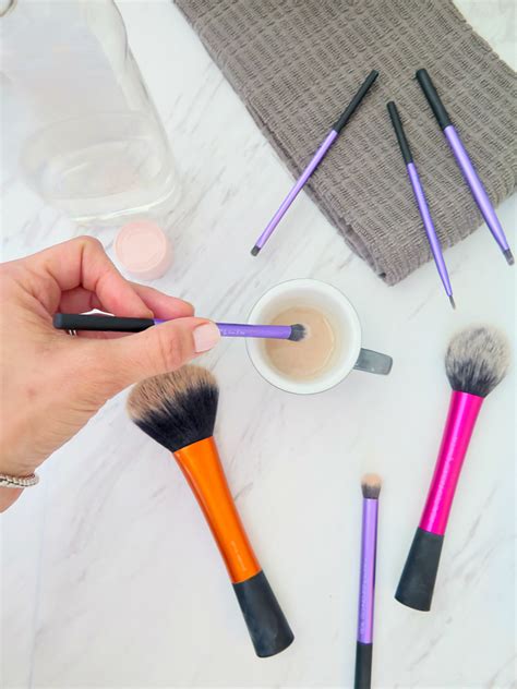 secret to clean makeup brushes with one ingredient