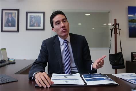 Reforma tributaria en colombia hablando de la reforma tributaria puedo decir que se caracteriza por los constantes cambios el cual para los contribuyentes trae mucho desequilibrio, las diferentes reformas buscan un equilibrio entre las variables económicas. Reforma tributaria estaría en línea a anuncios de ...