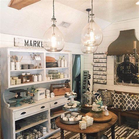 The magnolia furniture collection is curated by joanna gaines and offers pieces to suit any need or style, whether it's a desk for the home office, a sofa that can fit the whole family. 20 Vintage Decorating Ideas Inspired by Chip and Joanna ...