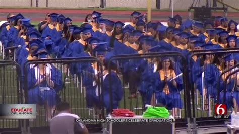 Tulsa Public Schools Seniors Celebrate Graduation Walk The Stage