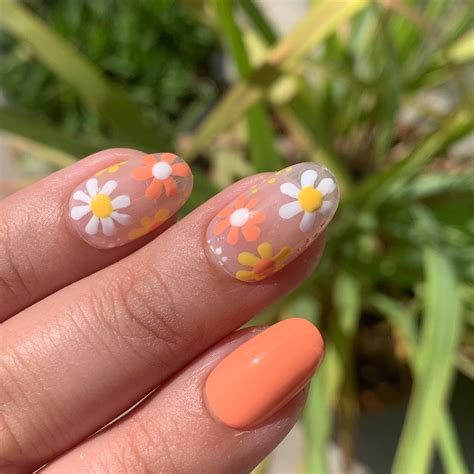 Daisy Nail Art Is Trending We Have The Easiest Step By Step