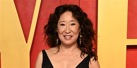 Sandra Oh Wears Sequins At The Oscars