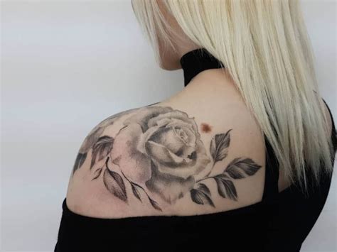 If you're hoping to get a larger piece of ink on your body, why not go for a shoulder tattoo? Top 51 Best Rose Shoulder Tattoo Ideas - [2021 Inspiration ...