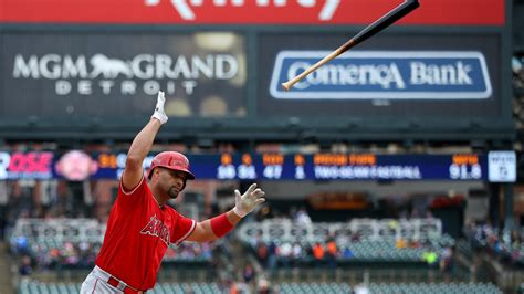 I Dont Want Money Says Fan Who Caught Albert Pujols 2000th Rbi