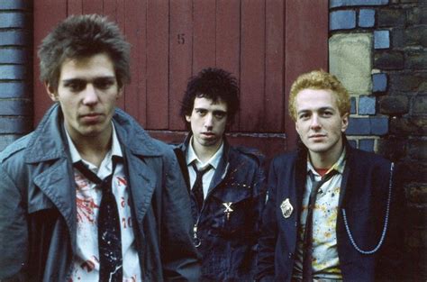 superblackmarket the clash photographed by sheila rock 1976 the clash the clash band indie