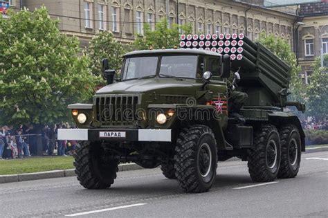 Doneck Ucraina 9 Maggio 2017 Esercito Multiplo Del Sistema Bm 21 Del Razzo Del Lancio Della