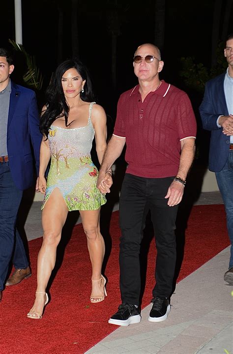 Jeff Bezos Girlfriend Lauren Sanchez Slips On Heels For F1 Miami Date