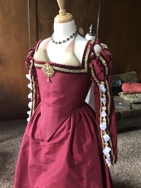 Mid 16th Century Italian Renaissance Gown Renaissance Fashion Old Fashion Dresses Italian