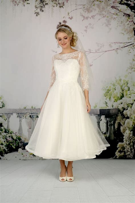 This 50s Inspired Tea Dress Is Perfect For All The Vintage Brides Out