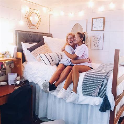 Use this guide to find the best comforter set for your bedroom. Pinterest: laneyani :) | Dorm bedroom, College bedroom ...