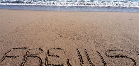 Frejus has the appearance of a small provencal town whose new districts extend to the sea. Fréjus beach covers 8 km between St Raphaël and St Aygulf