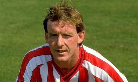 O mc kevin morreu, aos 23 anos, na noite deste domingo (16), após cair da varanda do 11º andar de um hotel na barra da tijuca, no rio de janeiro. Kevin Moore dies aged 55 | Football | Sport | Express.co.uk