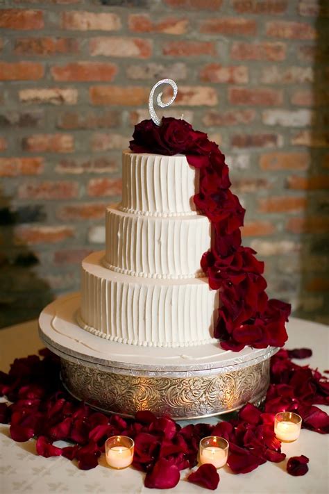 Wedding Cake With Red Roses Haydels Bakery New Orleans Wedding