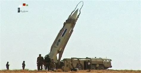Raketen der hisbollah, von denen einige mit gegen personen gerichteten stahlkugeln versehen waren, trafen wiederholt bewohnte gebiete im norden israels. Alles Schall und Rauch: Syrien wird mit Scud-Raketen auf ...