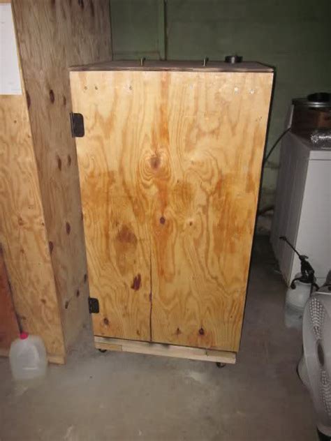 This giant grow box can grow any plant indoors. My $300 DIY growbox 26"x26"x4', 250w MH, 150w cfl ...