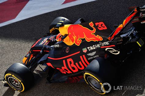 Max Verstappen Red Bull Racing Rb13 At Pruebas En Abu Dhabi Noviembre
