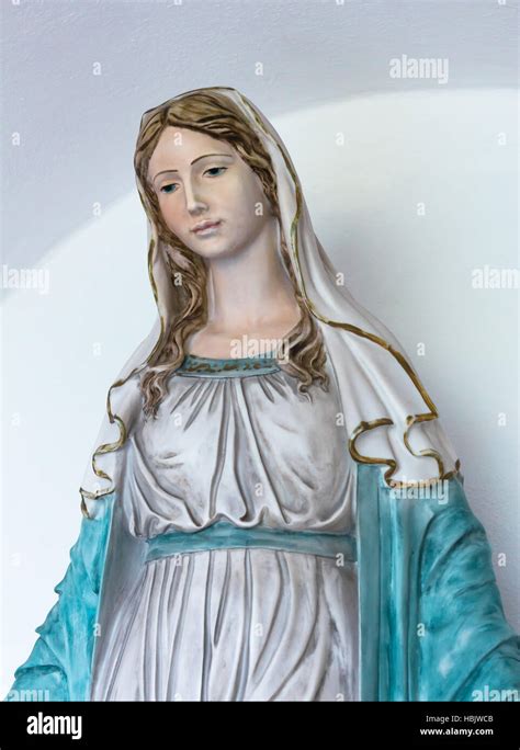 Virgin Mary Statue Stock Photo Alamy