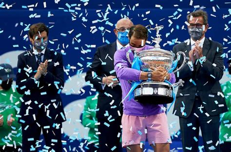 Pero lo que de verdad cambió para siempre fue la historia del tenis. Rafael Nadal reacts to winning 12th Barcelona title