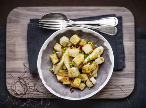 Generalità cucina indicazioni terapeutiche proprietà ed efficacia dosi e modo d'uso effetti collaterali. Foto Stefania Giorgi, styling Vandersandestudio