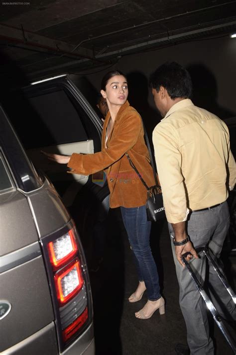 alia bhatt spotted at airport on 11th nov 2018 alia bhatt bollywood photos