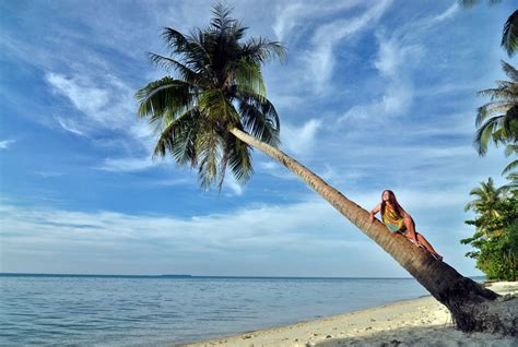Eksotis 7 Pantai Karimun Jawa Yang Wajib Anda Kunjungi