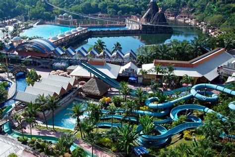 Most neighbourhoods would have a patch of greenery as a green lung as well as space for recreation. Sunway Lagoon Theme Park, Selangor | Lokasi Percutian