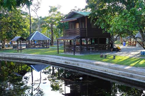 Colakreek Is Een Recreatiegebied Buiten Paramaribo